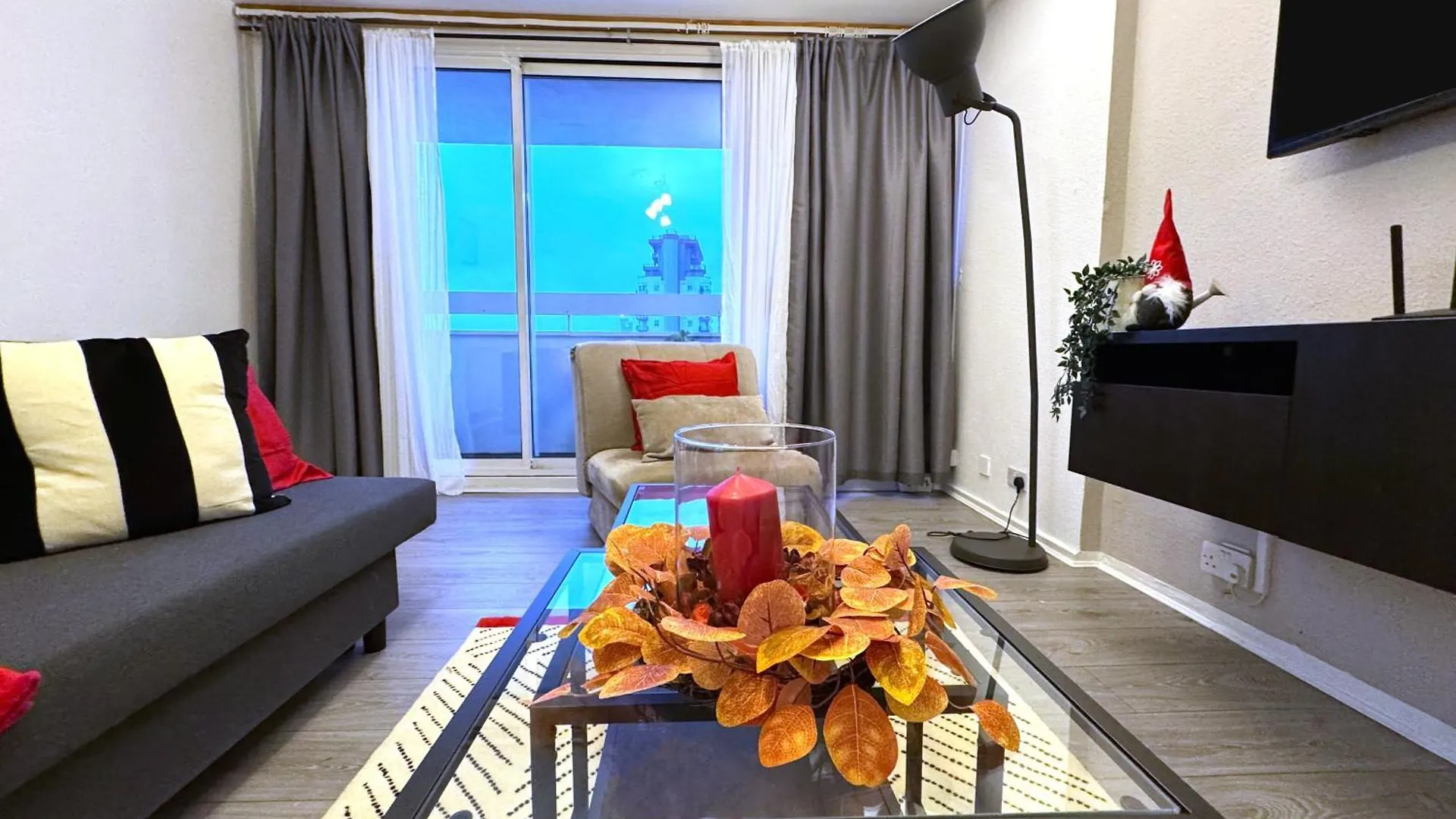 Skyline Apartment, London, Canary Wharf, River Side View And Street Parking Permit Apartment
